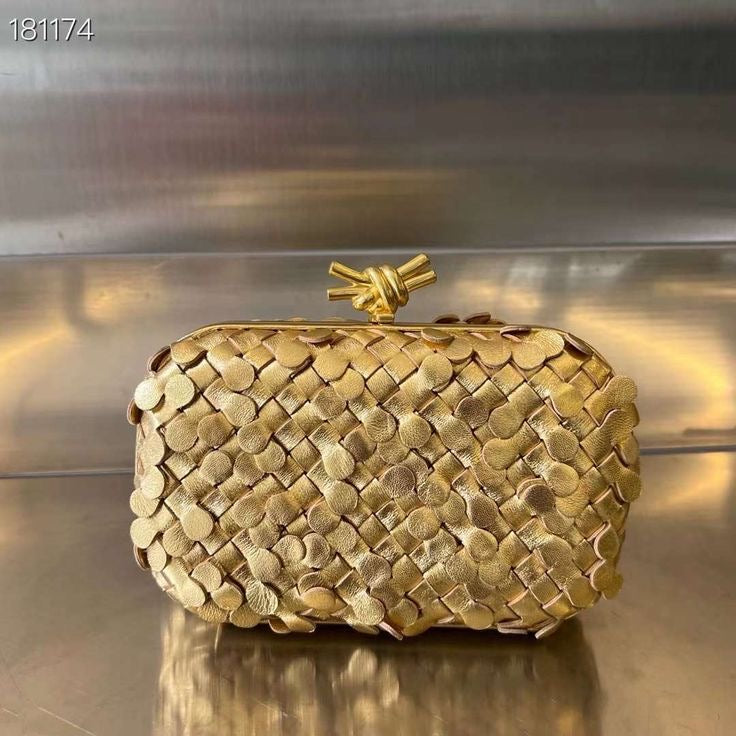 BOTTEGA VENETA CLUTH