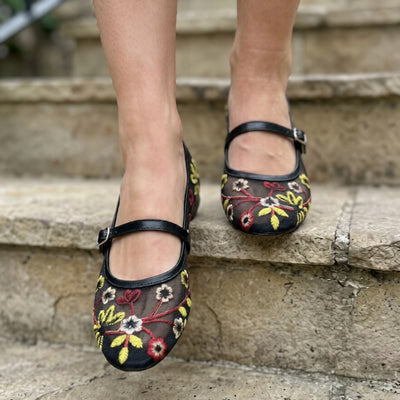 EMBROIDERY PUMPS (Black)