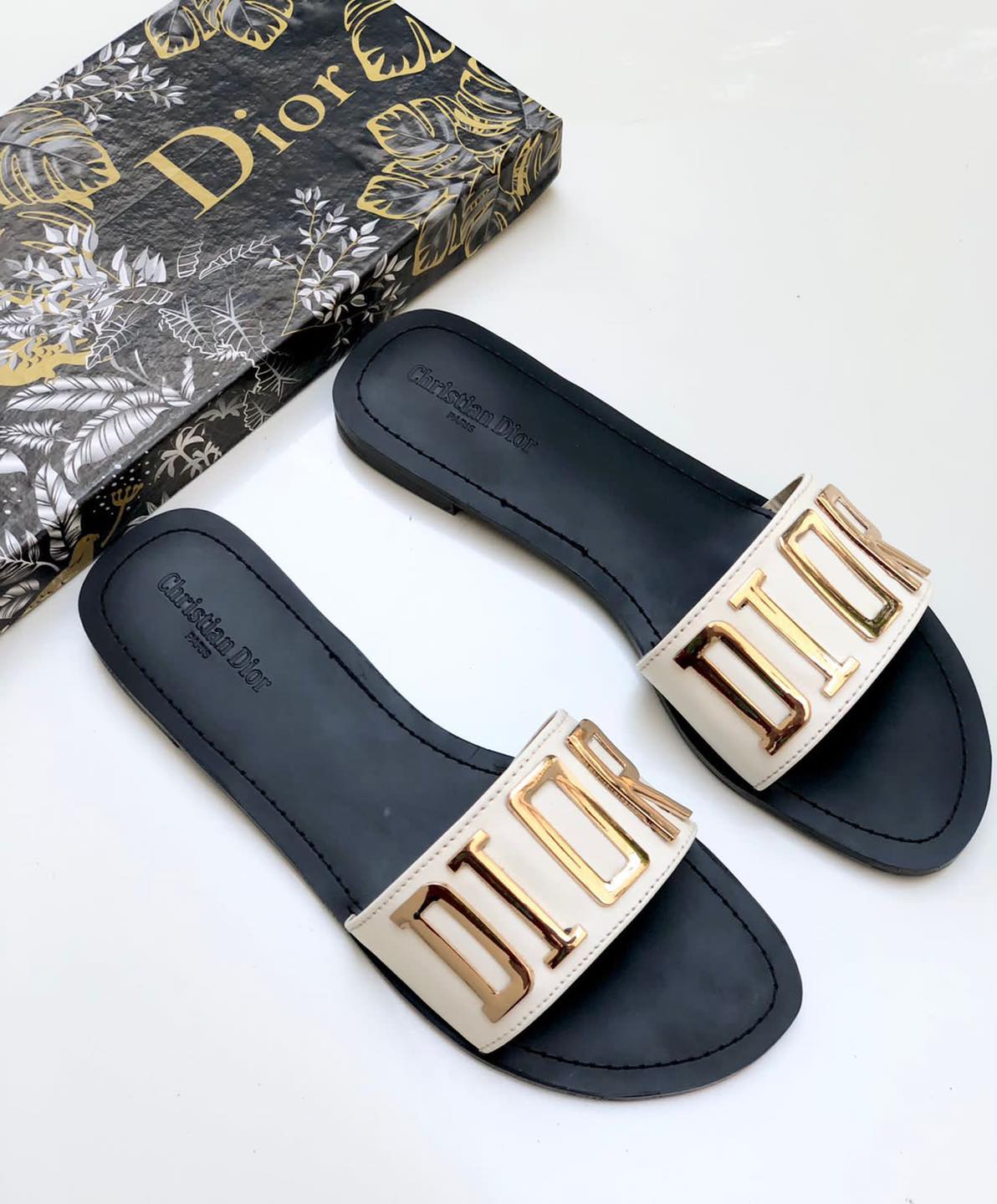 DIOR PRIME FLATS (WHITE)