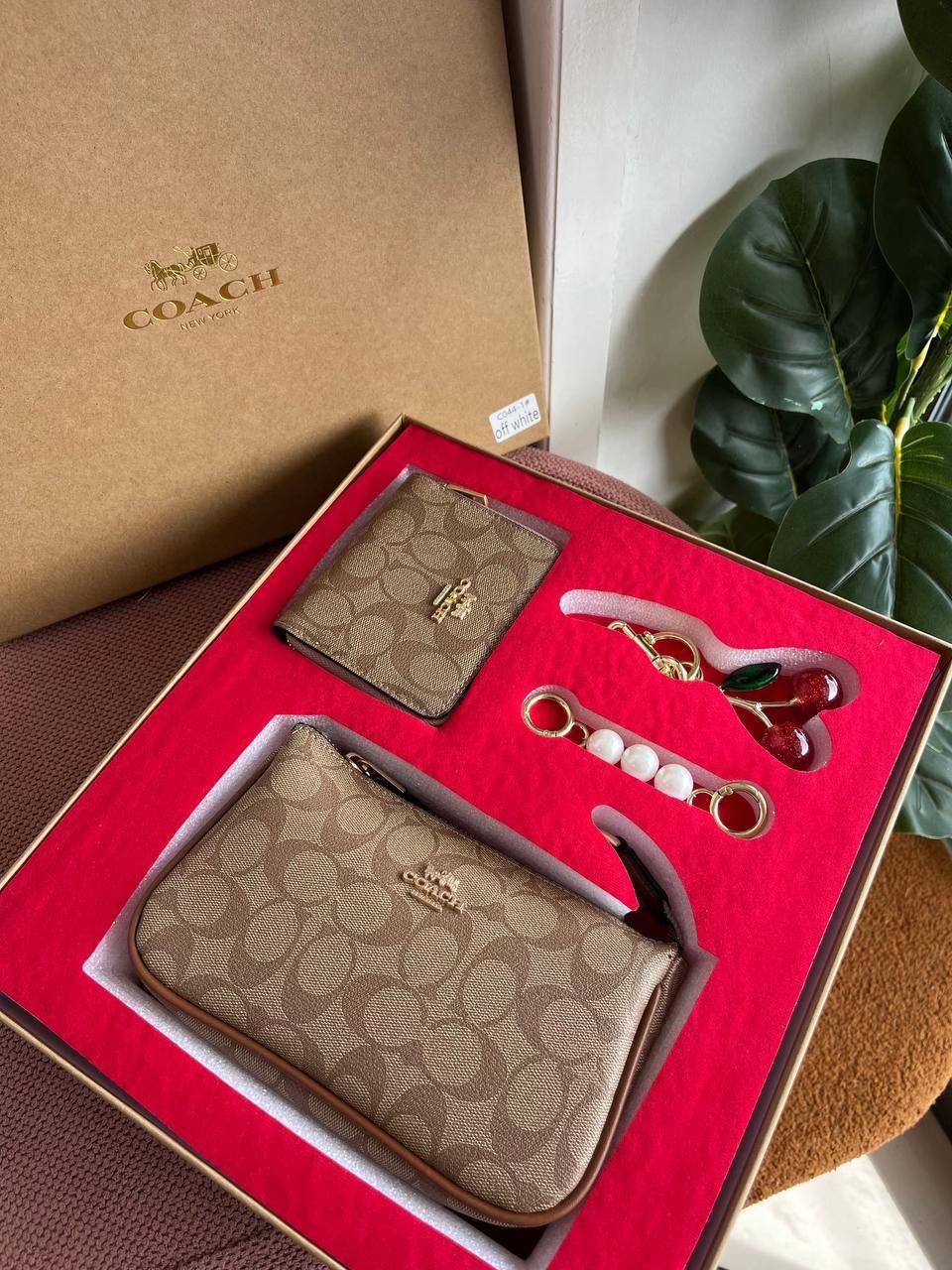 New Coach Brone Set With Keychain £ Card Wallet