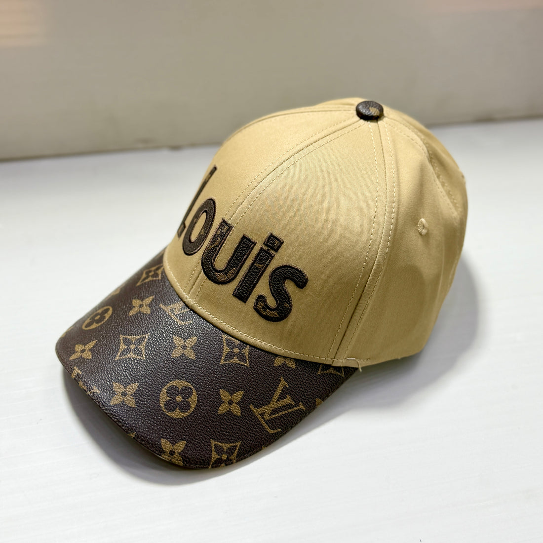 Louis cap