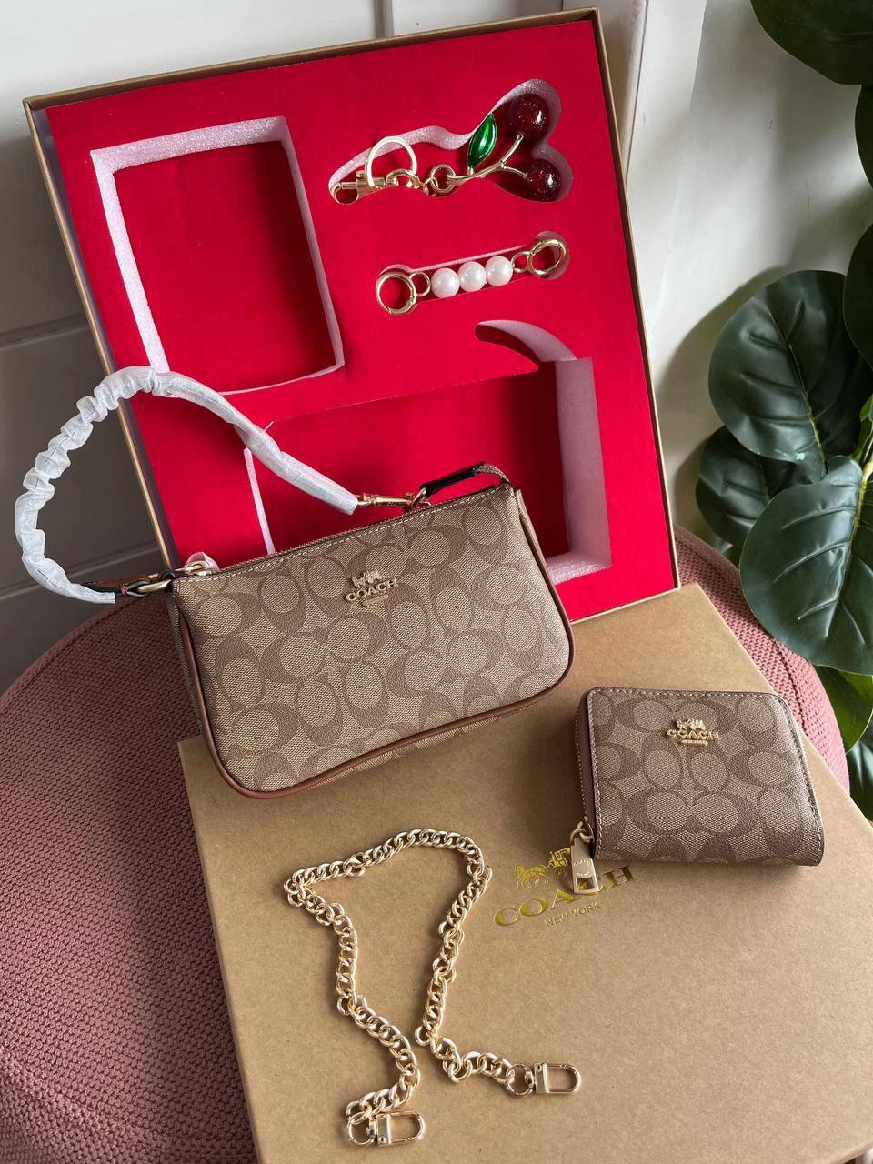 New Coach Brone Set With Keychain £ Card Wallet