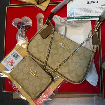 NCoach apricot Set With Keychain £ Card Wallet