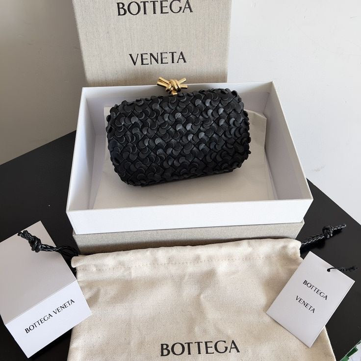 BOTTEGA VENETA CLUTH