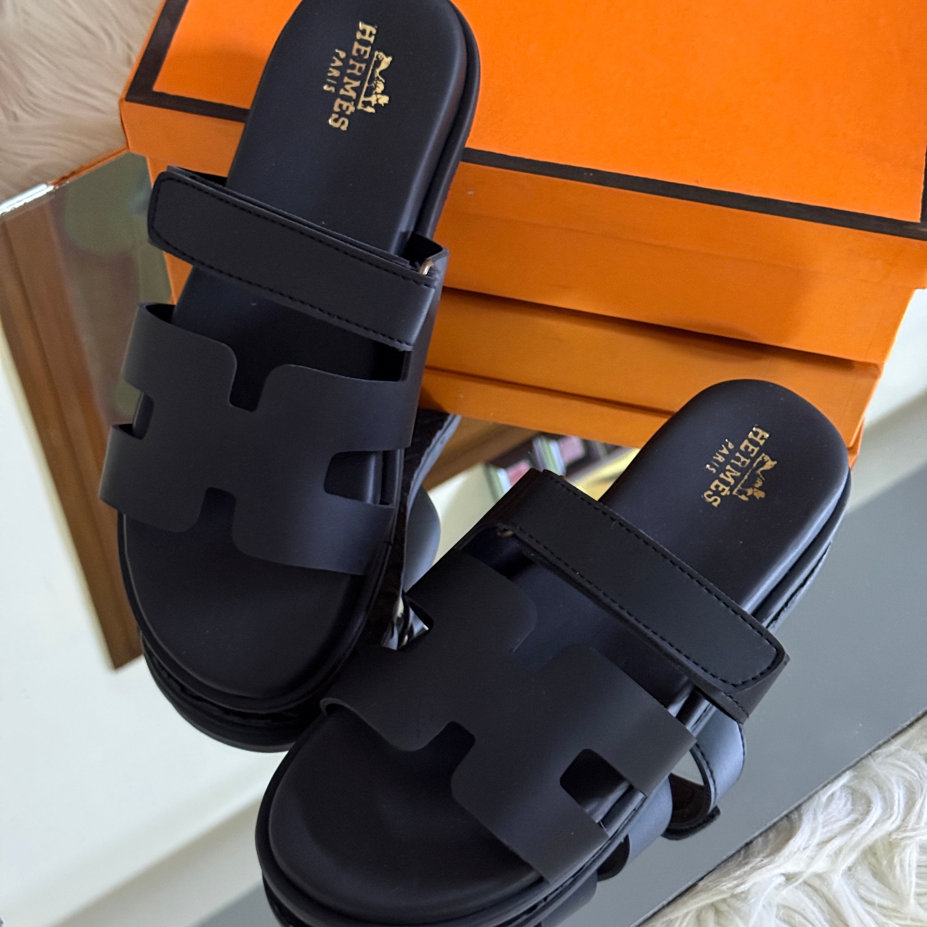 Cyphre Sandle (Black)
