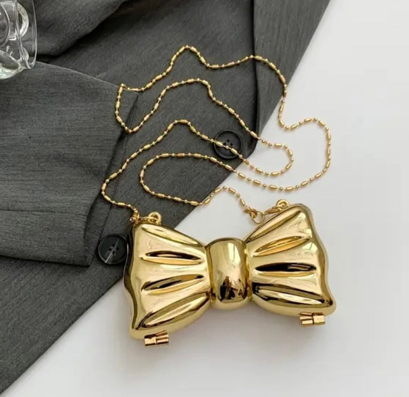 Chic Bow Radiance