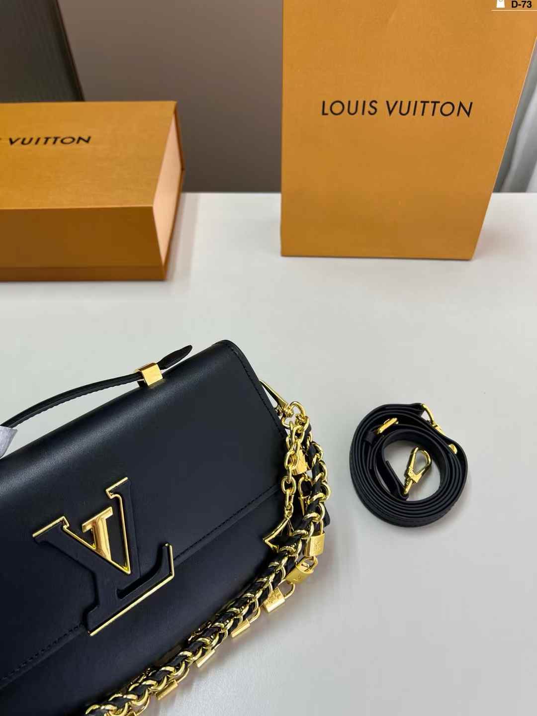 LV Wallet On Chain Capucines