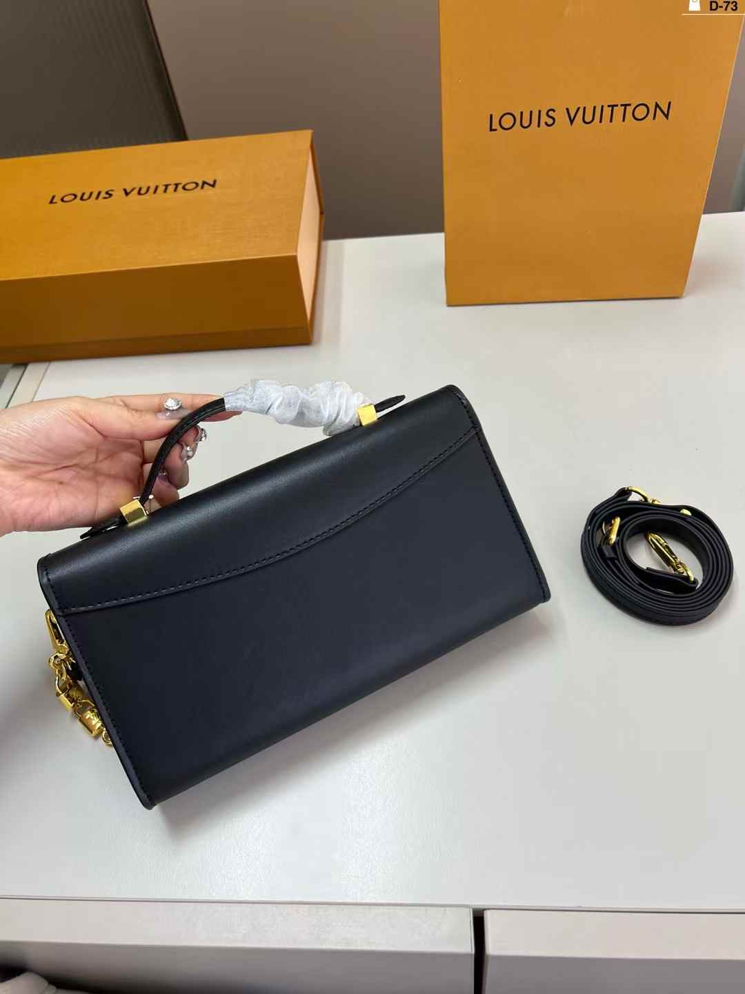 LV Wallet On Chain Capucines