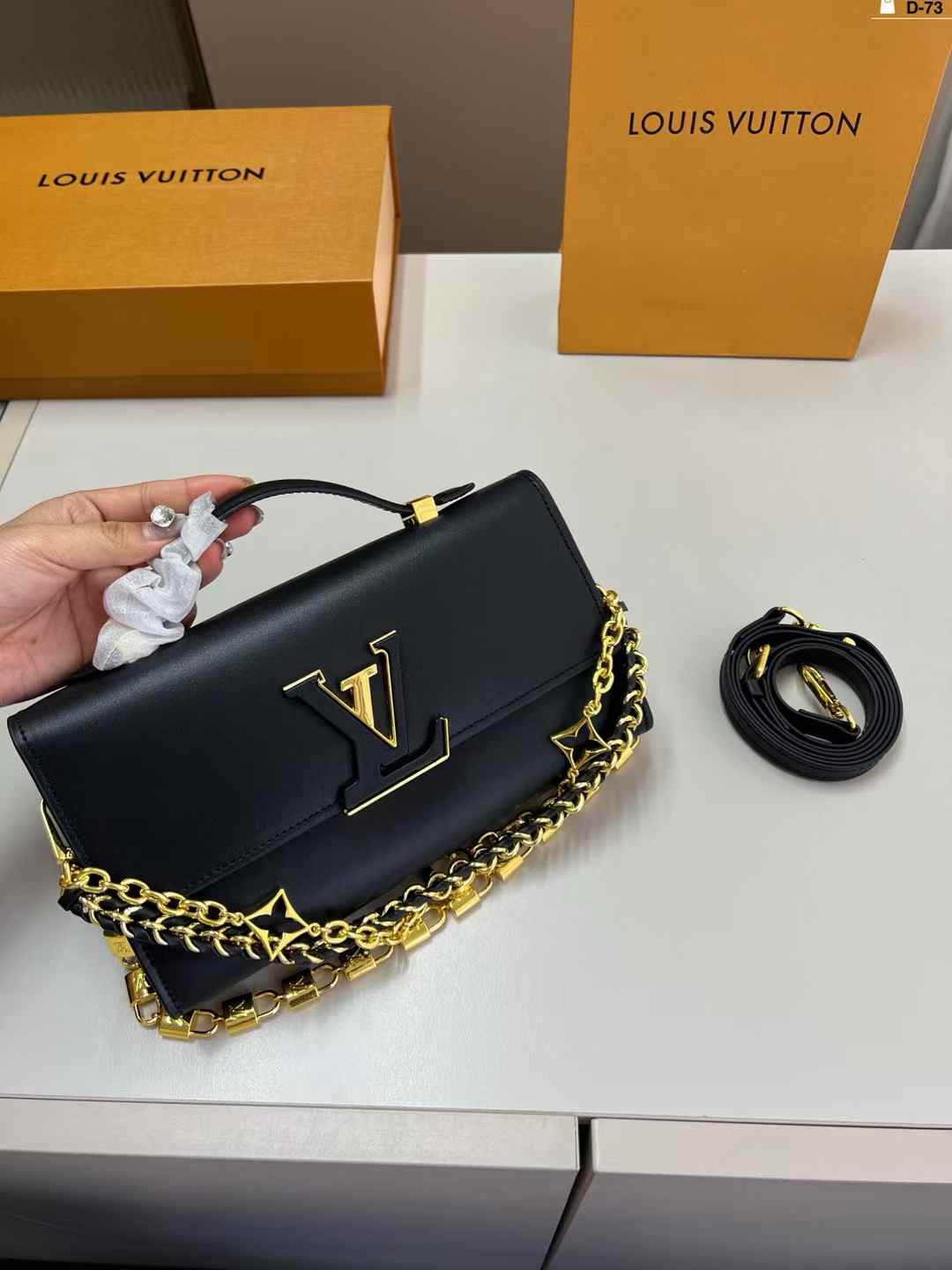 LV Wallet On Chain Capucines