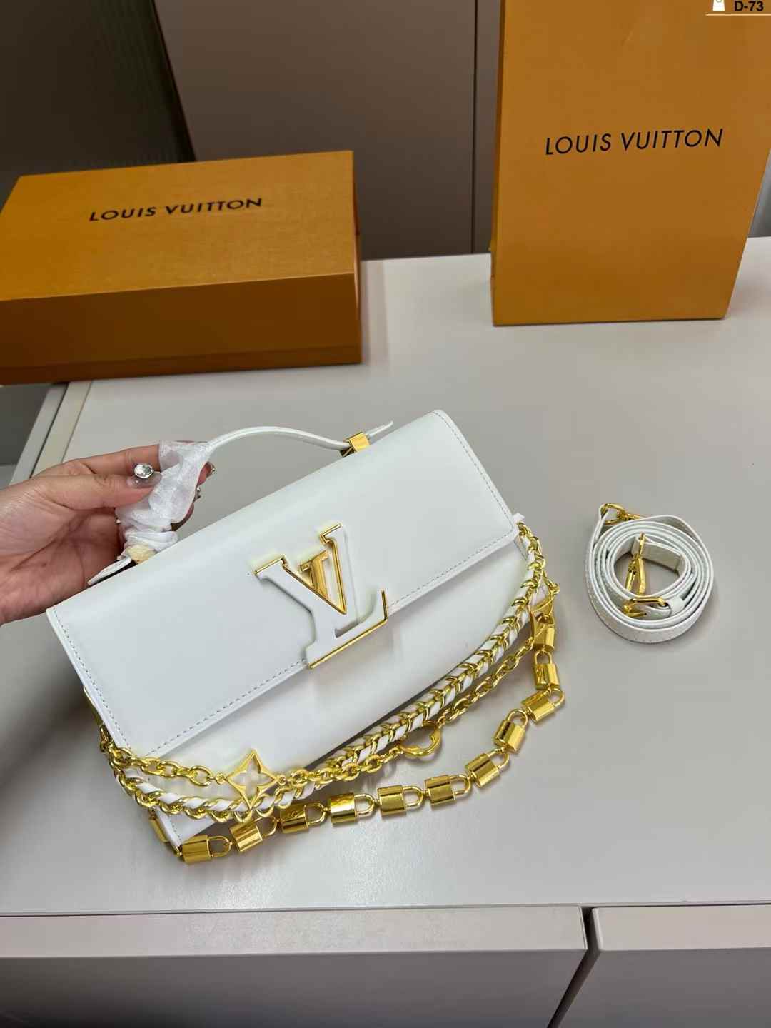 LV Wallet On Chain Capucines