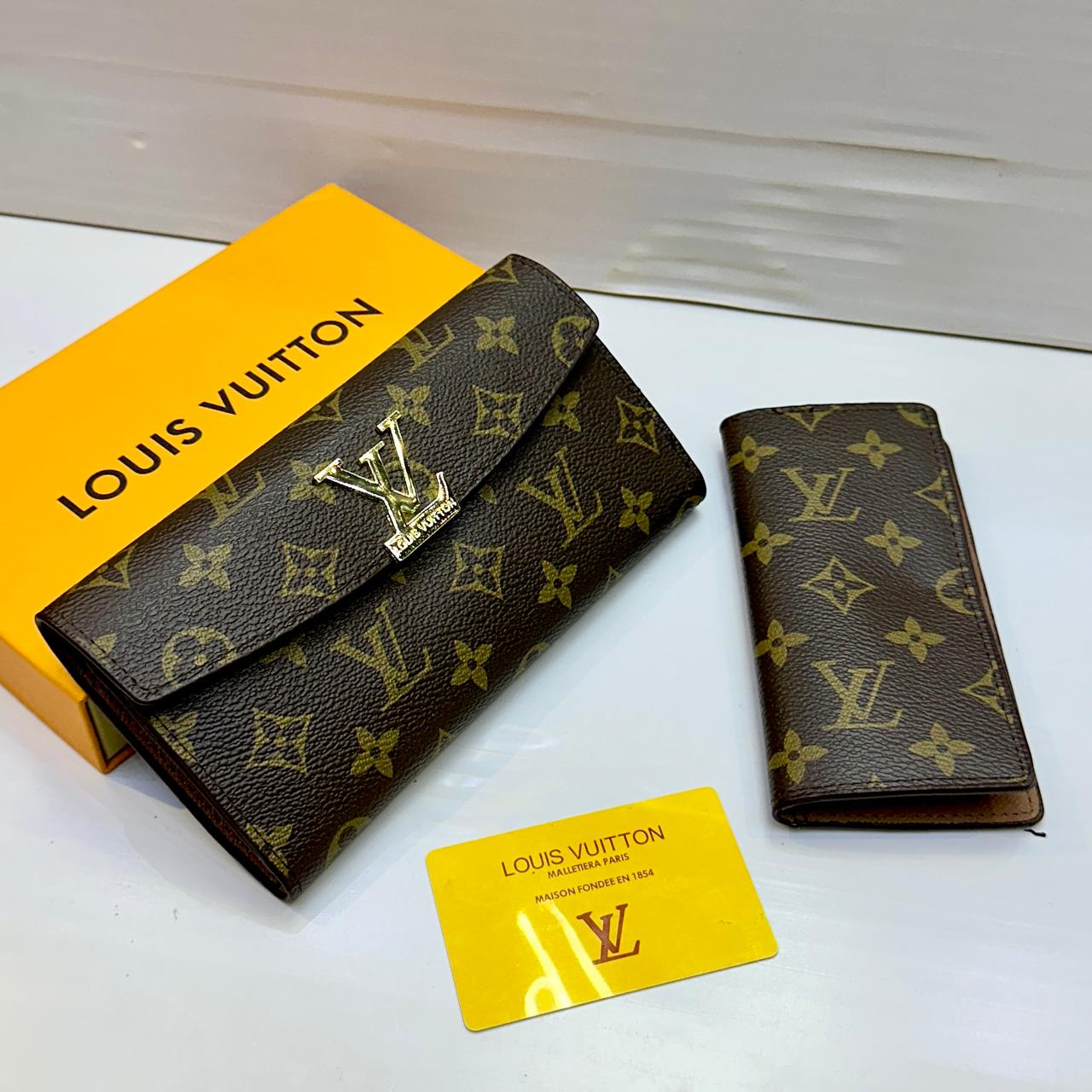 LV Monogram Ladies Wallet With Card Holder