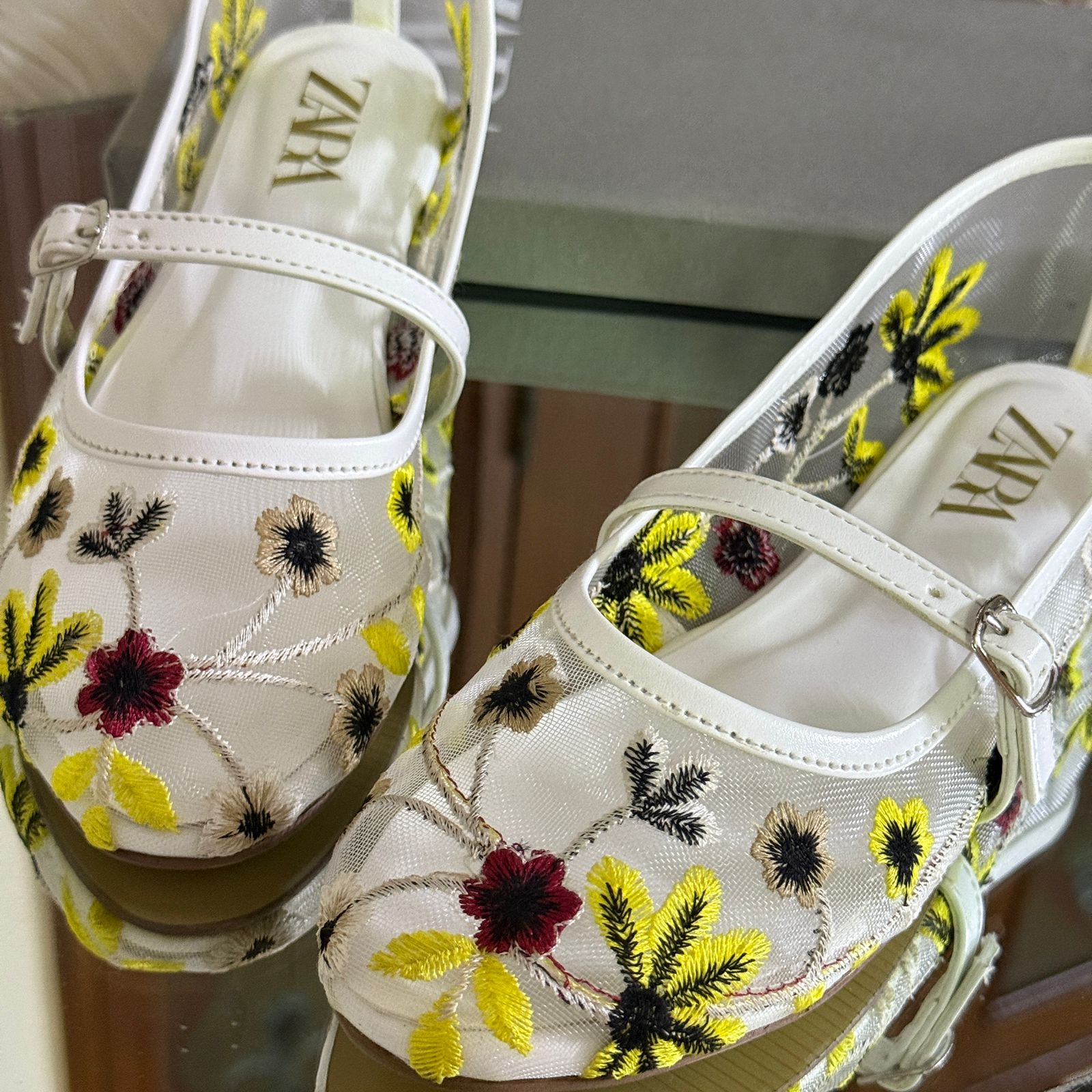 EMBROIDERY PUMPS (White)