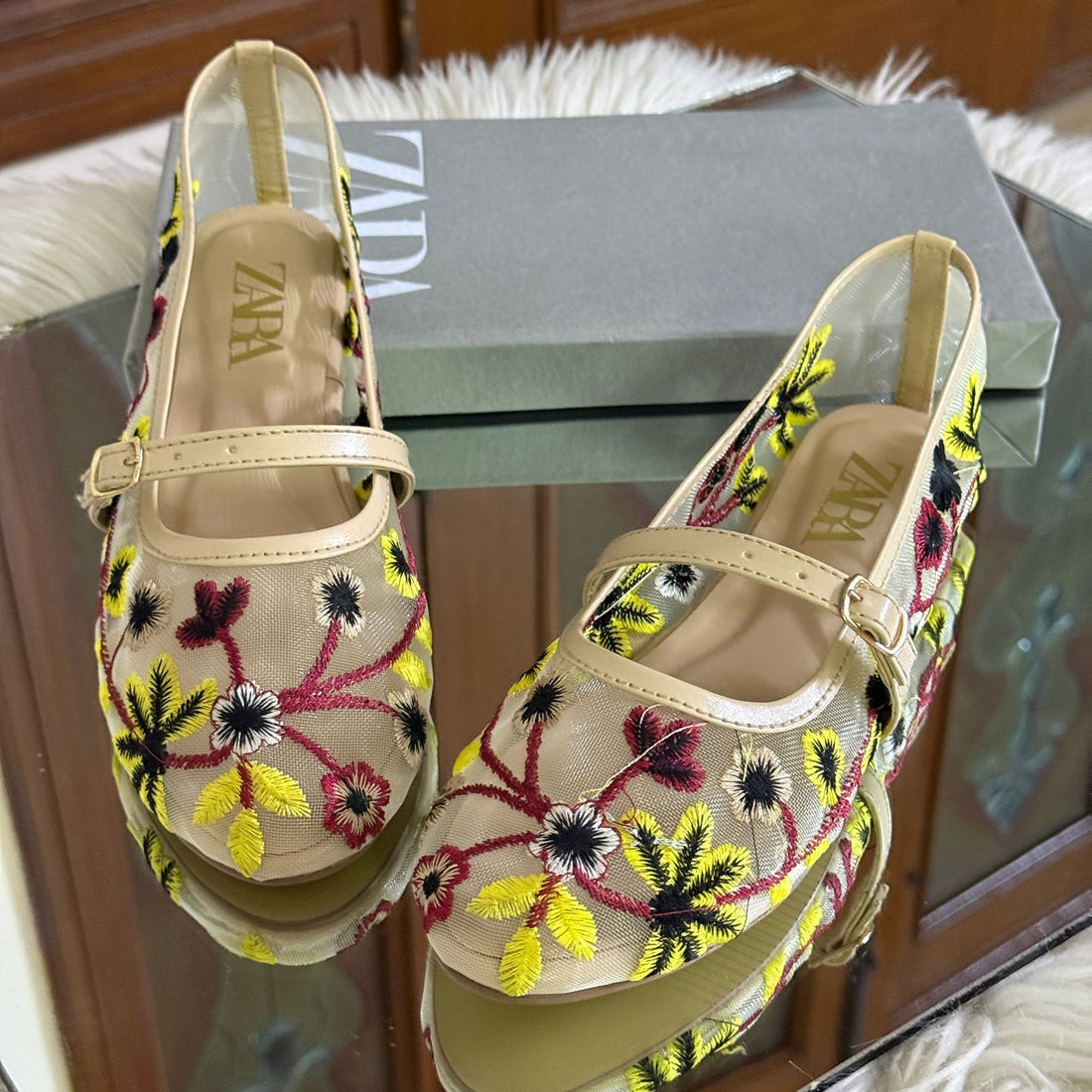 EMBROIDERY PUMPS (Beige)