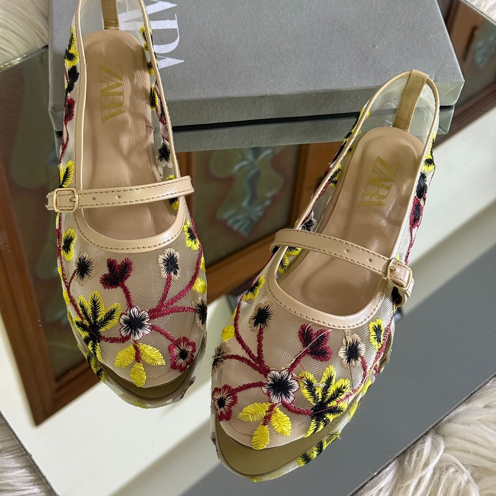 EMBROIDERY PUMPS (Beige)