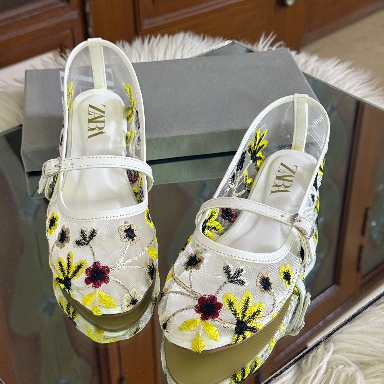 EMBROIDERY PUMPS (White)