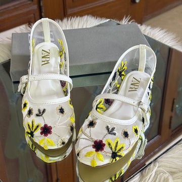 EMBROIDERY PUMPS (White)