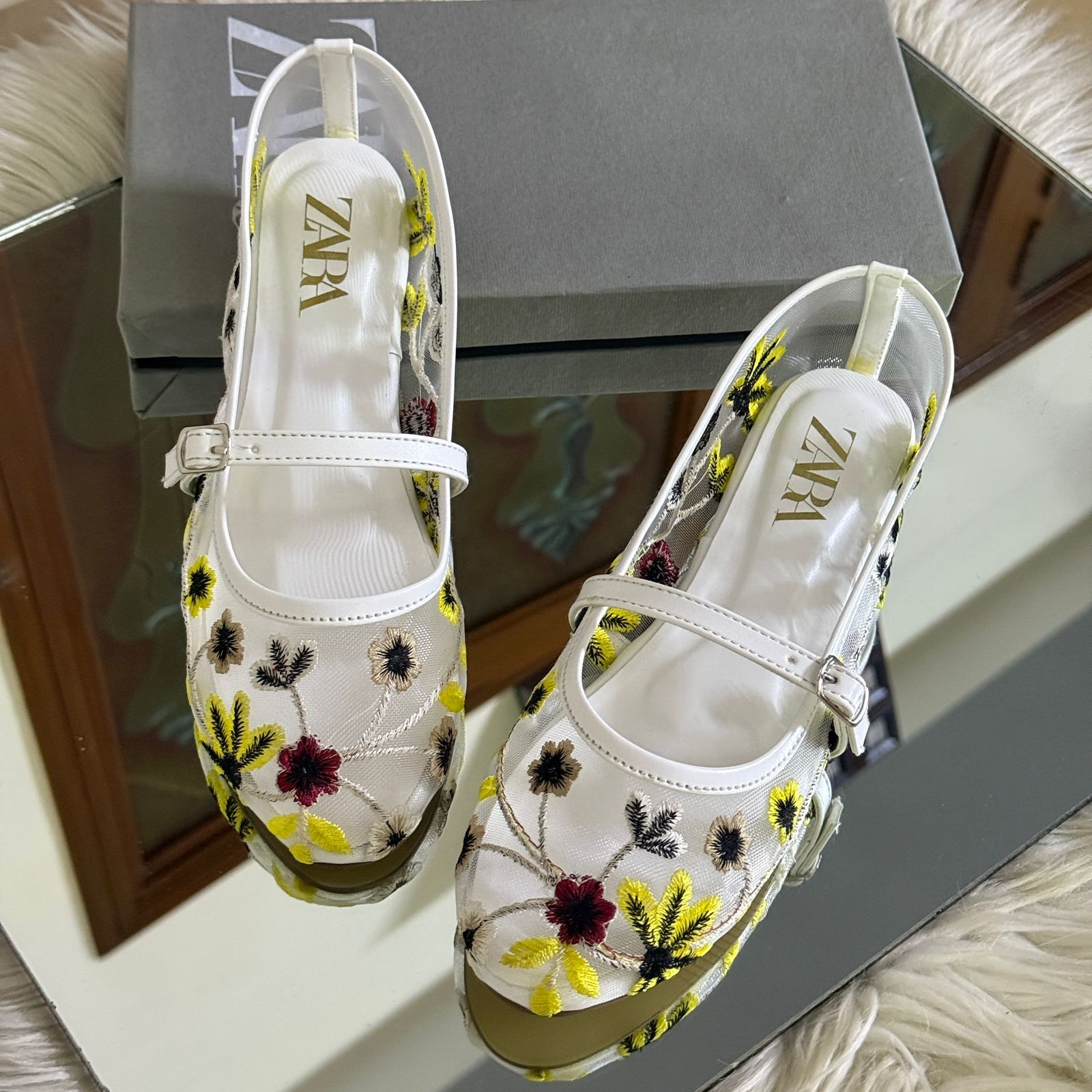 EMBROIDERY PUMPS (White)
