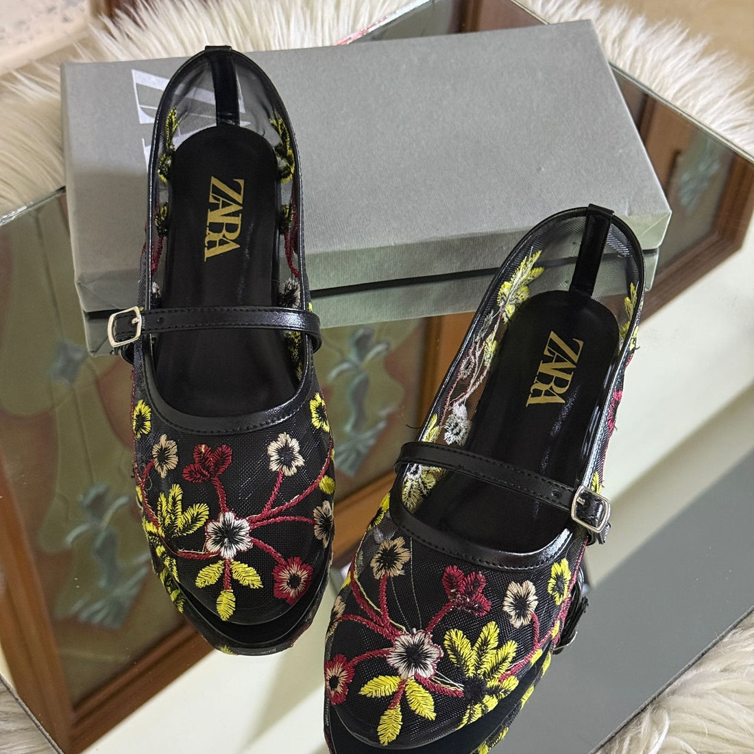 EMBROIDERY PUMPS (Black)