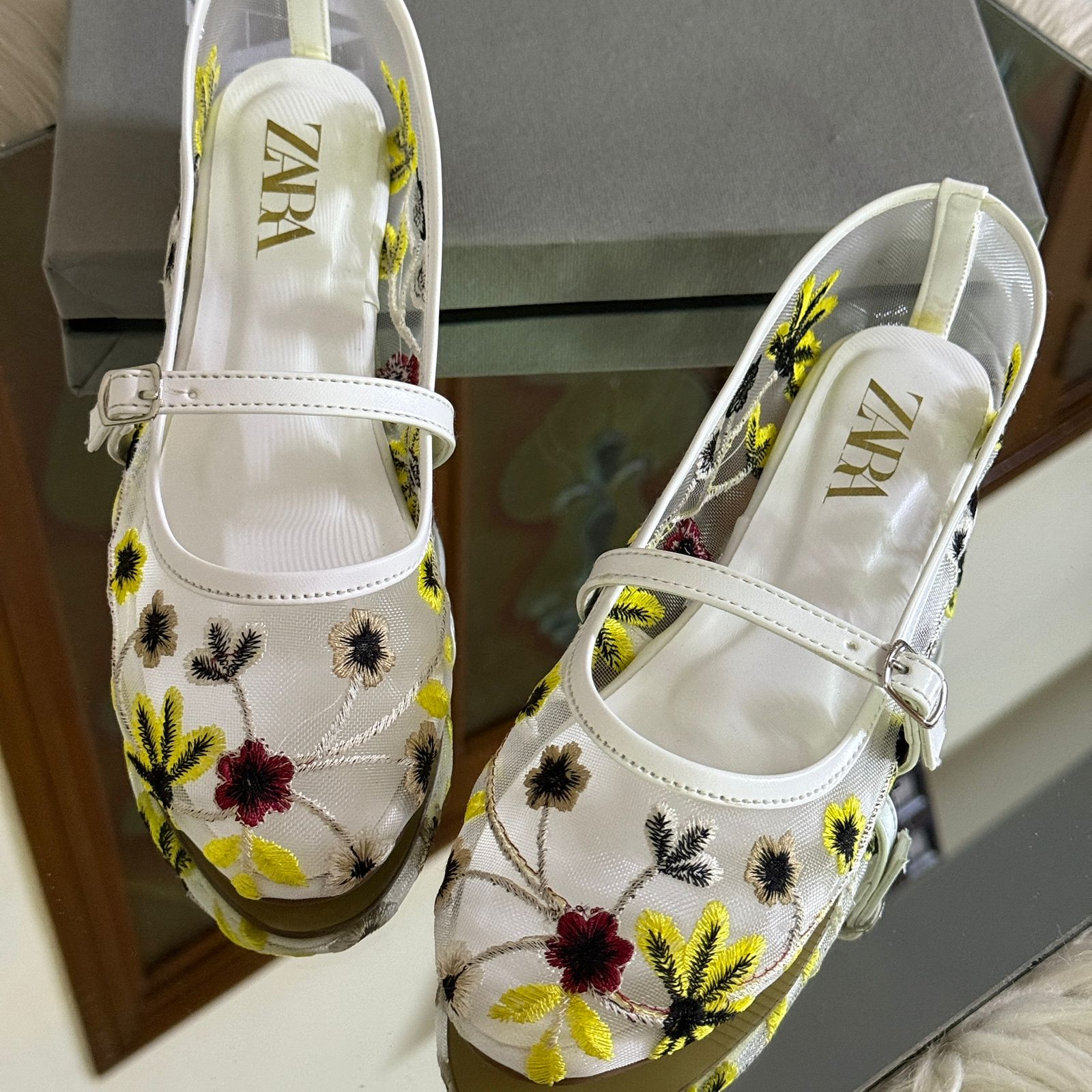 EMBROIDERY PUMPS (White)