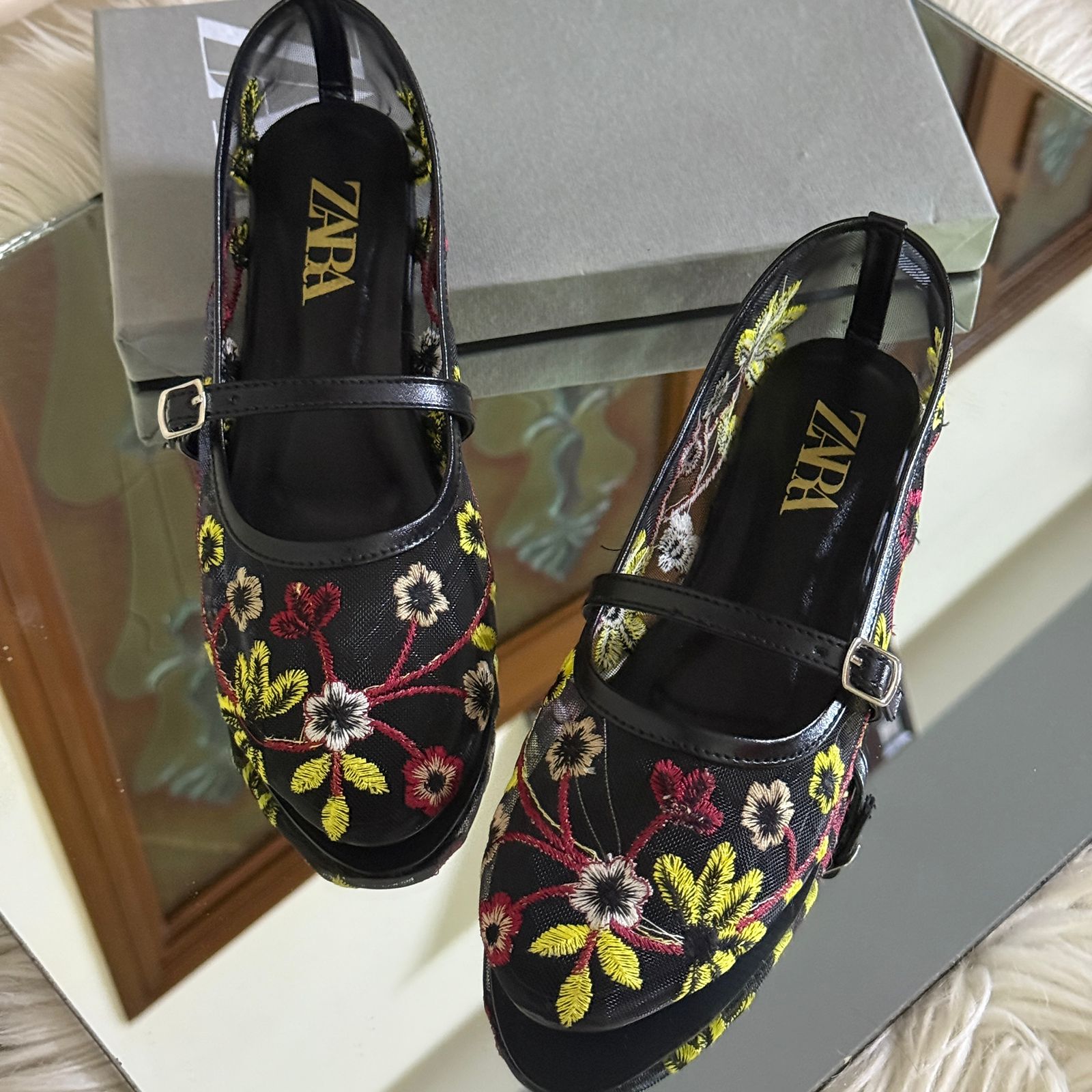 EMBROIDERY PUMPS (Black)