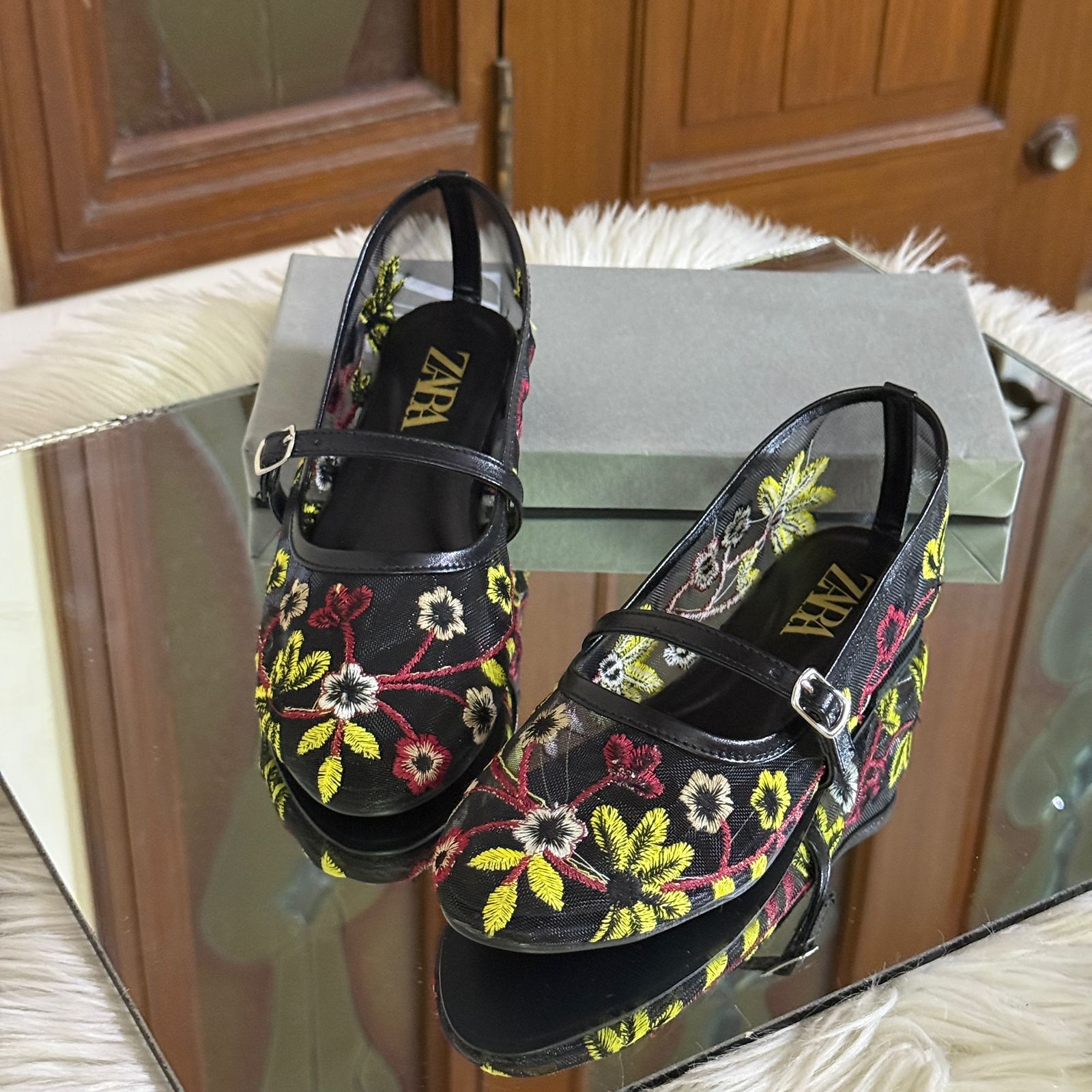 EMBROIDERY PUMPS (Black)