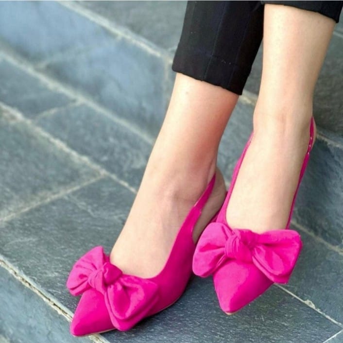 BOW HEELS