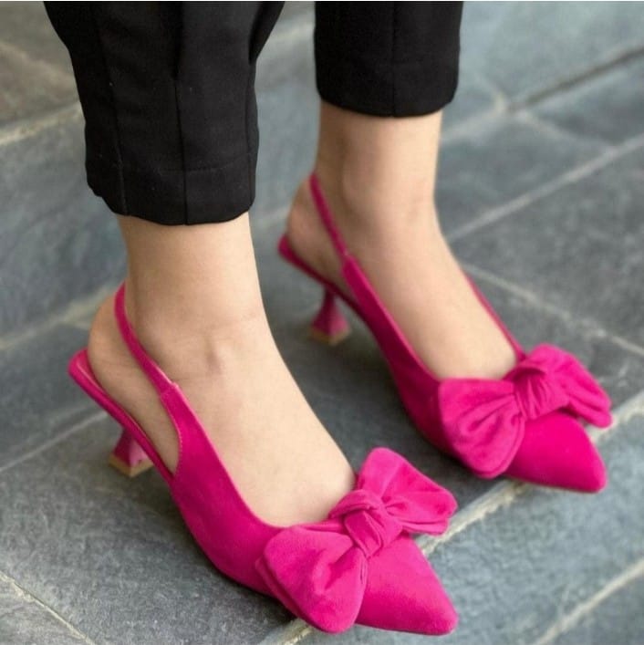 BOW HEELS