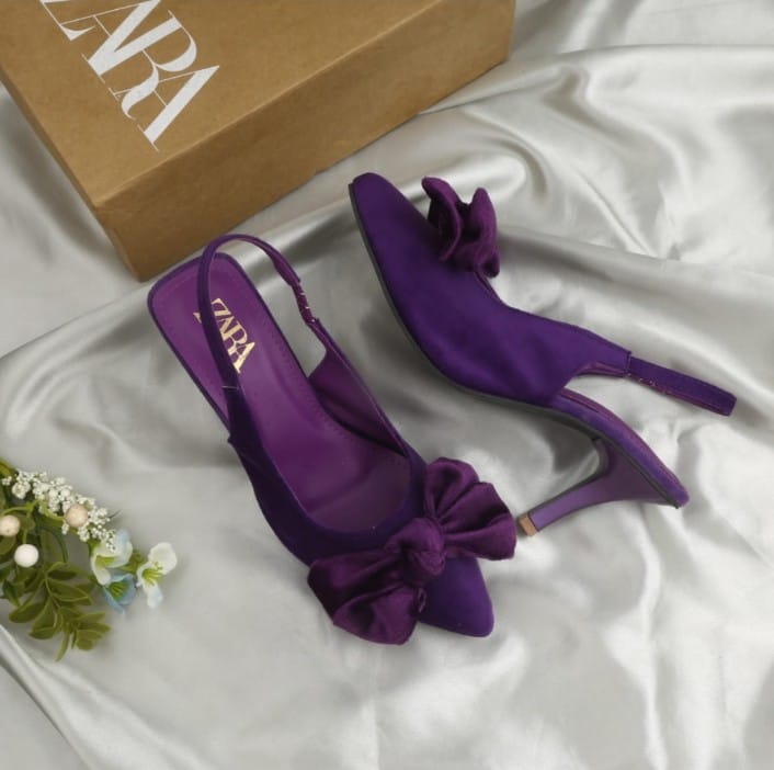 BOW HEELS