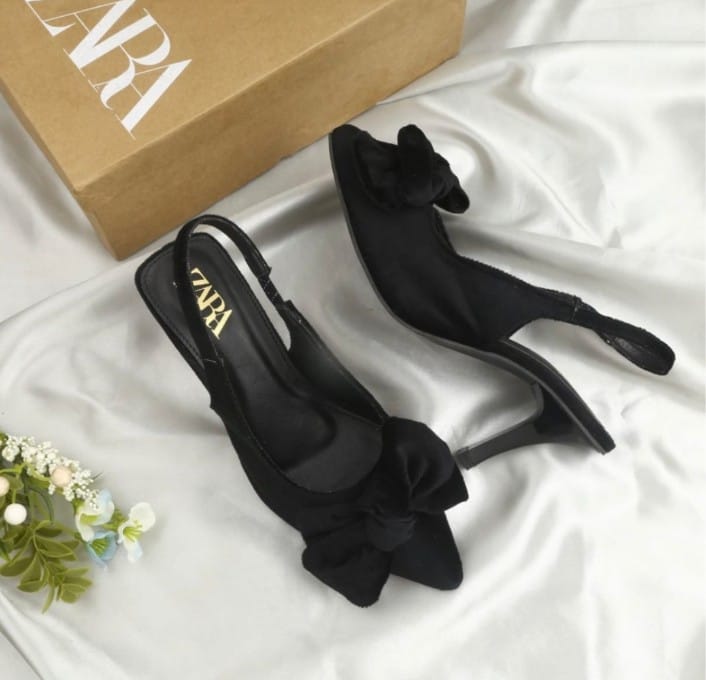 BOW HEELS