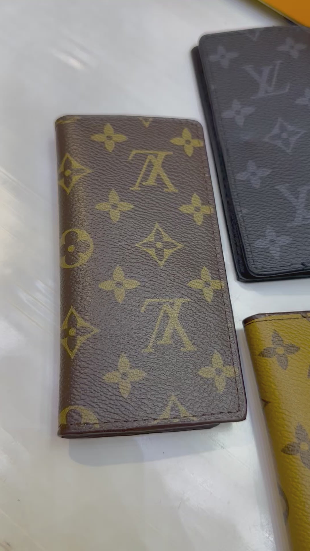 LV Monogram Ladies Wallet With Card Holder