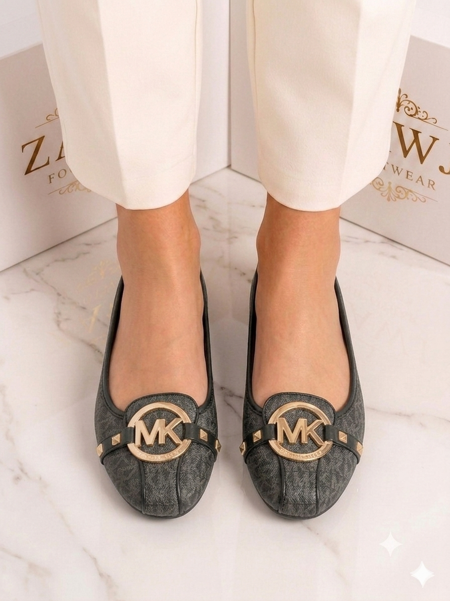 Mk pumps black