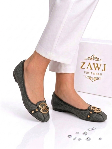 Mk pumps black