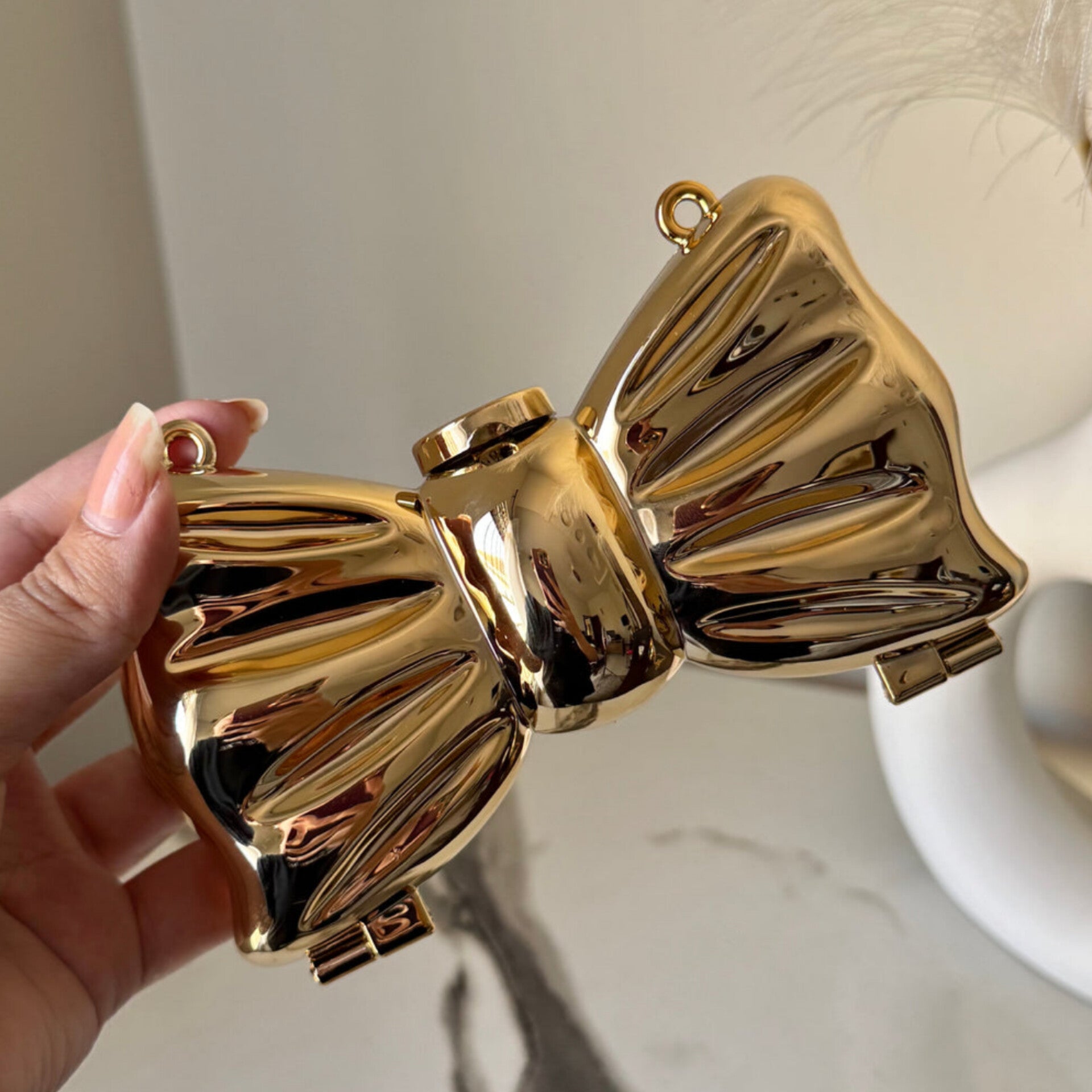 Chic Bow Radiance